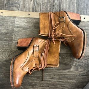 These size 9M boots are made for walking